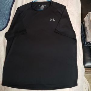 Under armor XXL "the tec tee" thin black t-shirt